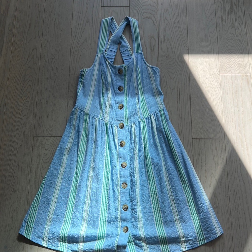 Blue green white summer midi dress. Wrinkled design throughout. Lightweight